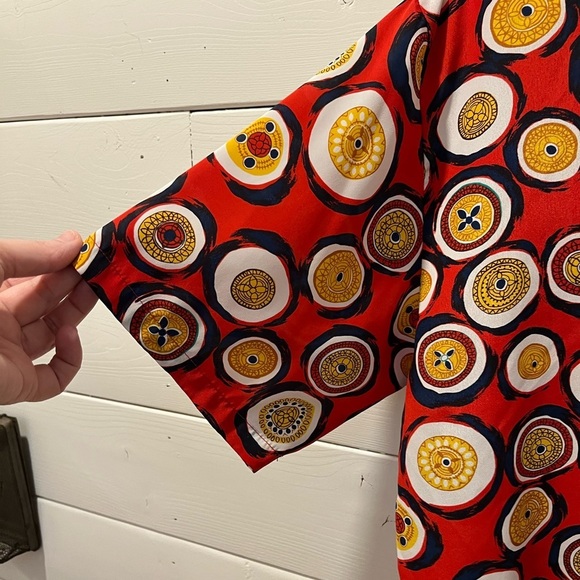 ELITE – Red Printed Button-Up Blouse – Size 10 - Picture 8 of 9